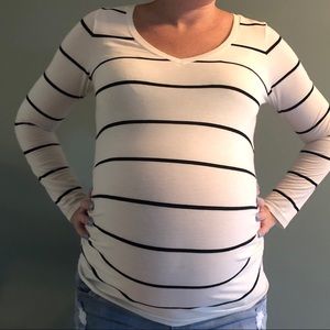White with black stripes tshirt Old navy Medium